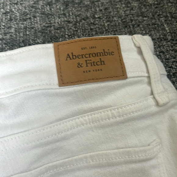 Abercrombie White Jean Shorts - size 0 - Picture 3 of 4